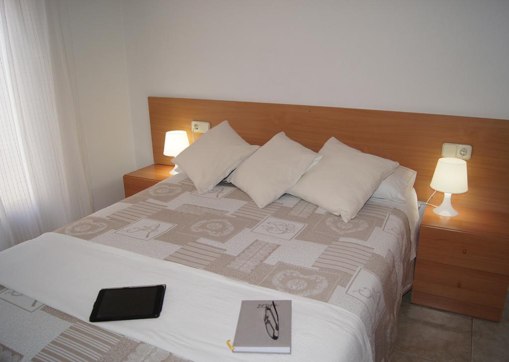 Barceloneta Upartments Apartment ฟิกวยเรส ภายนอก รูปภาพ